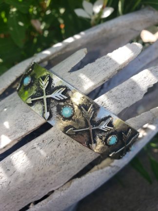 Twin Arrows Fashion Bangle - 2 Sizes